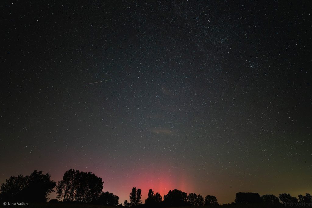 Polarna svjetlost ukrasila je prvu noć maksimuma Perzeida – možda ju vidimo i večeras