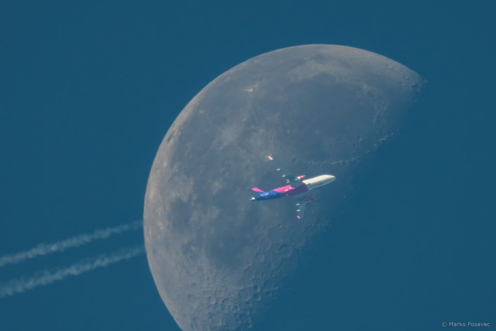 Wizz Air Airbus A320 preko Mjeseca