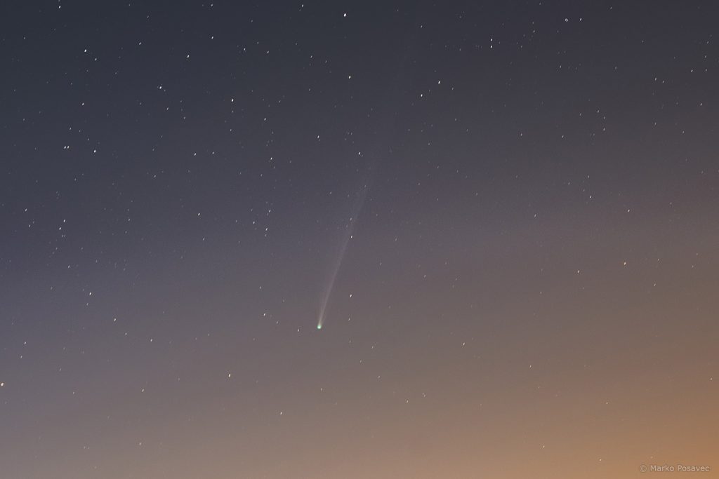 Blijedi komet PanSTARRS u rumenilu zore