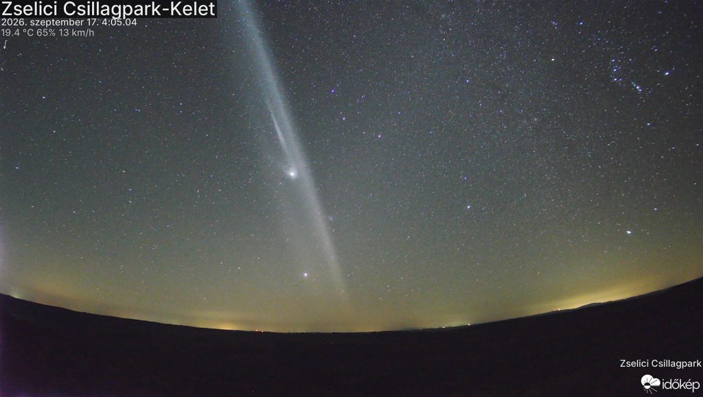 Trag kineske rakete na jutarnjem nebu